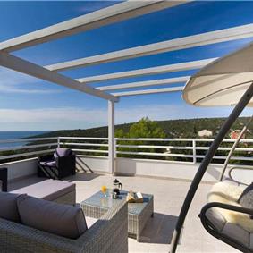 3 Bedroom Villa with Pool, Terrace and Sea Views near Vinisce, Sleeps 7